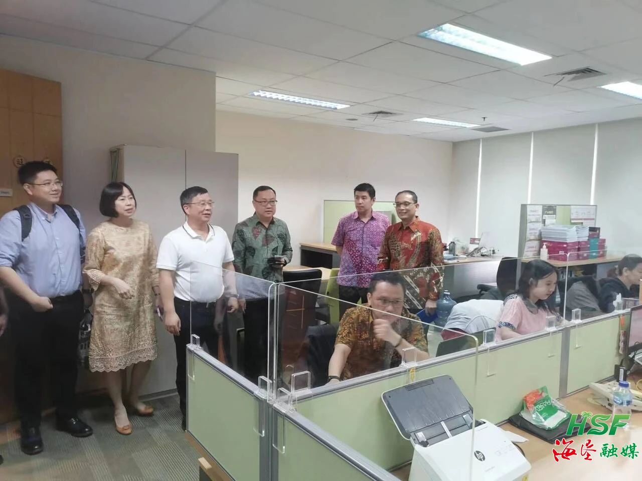 包洪文一行到KM公司調研。